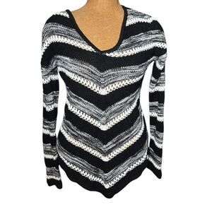 Almost Famous Black and White Chevron Knit Sweater Size M